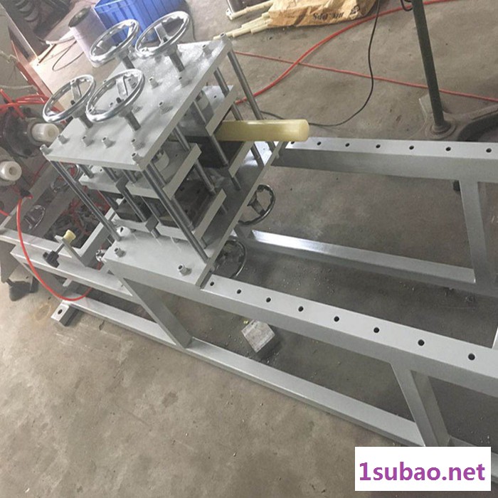 POM塑料管挤出机生产线设备图6