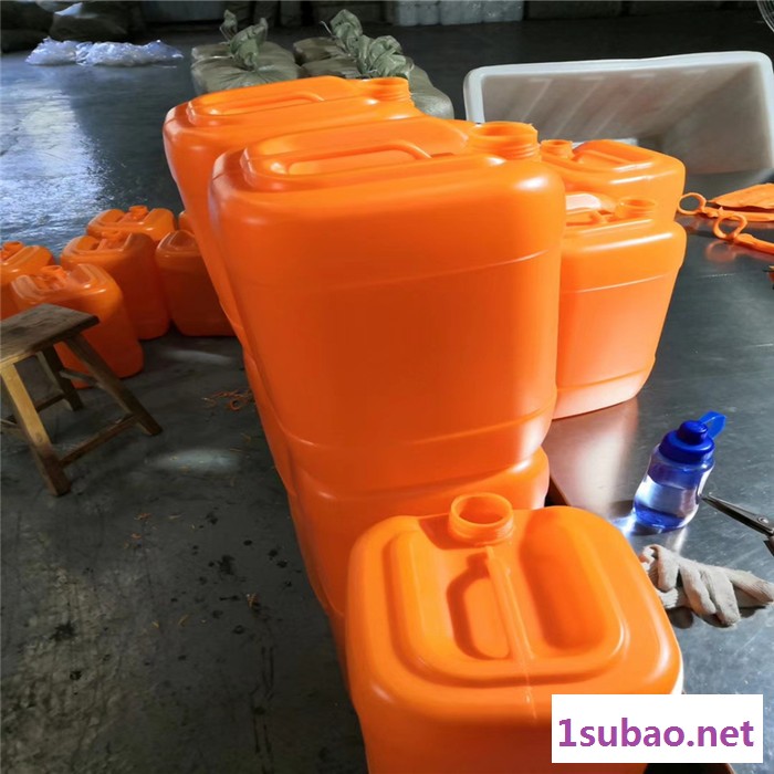 4吨化工储罐 信诚塑业加工4立方PE滚塑塑料大罐 PE4吨水箱图3