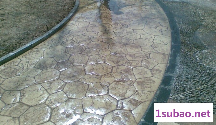 彩色透气压模路面 压花路面 橡胶模具 地坪材料销售一体的厂家图4