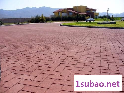 彩色透气压模路面 压花路面 橡胶模具 地坪材料销售一体的厂家图2