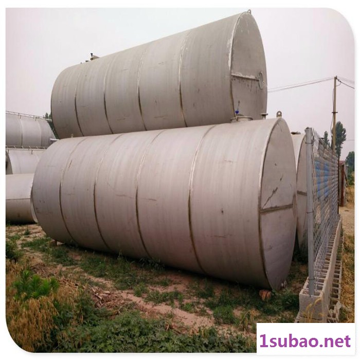 湘西滚塑储罐二手价,304不锈钢储存罐回收图3