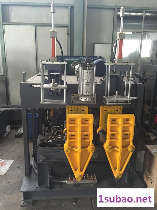 PE吹塑机 中空吹塑机器 吹制各种瓶型 异型桶 化工桶 油桶 农药桶等图3