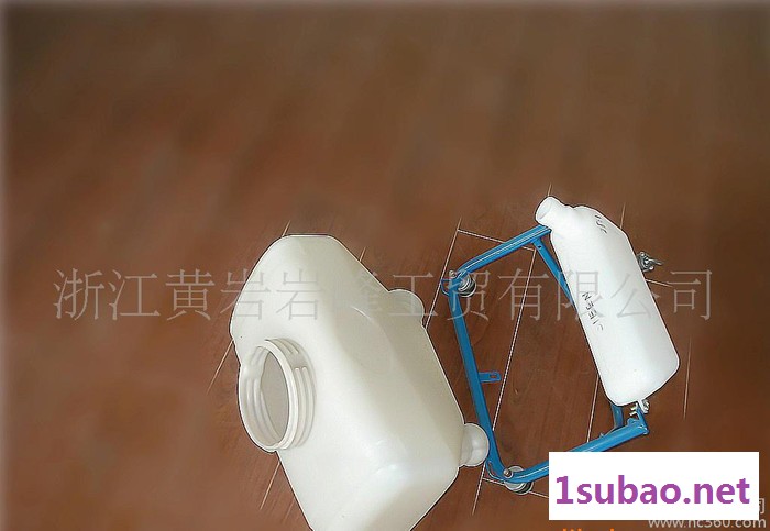 供应YF-75储料式中空成型吹塑机试机样品展示图2