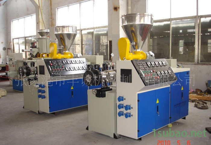 **PVC管材挤出生产线、双螺杆挤出机图3