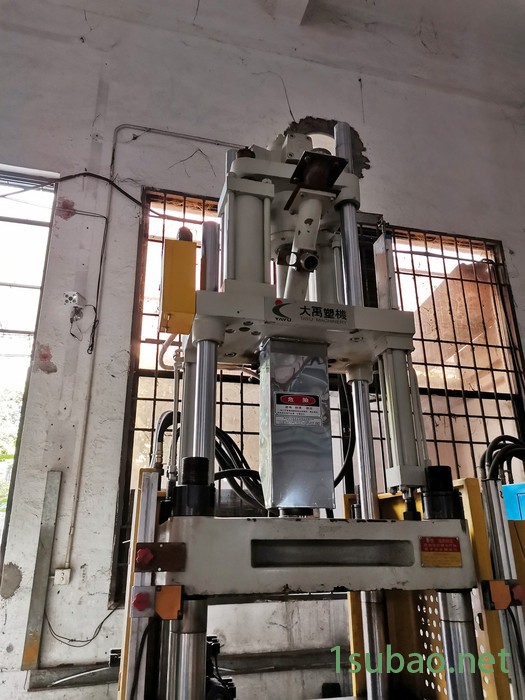 低价出售大禹九成新二手立式标准注塑机图5