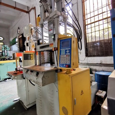 低價出售大禹九成新二手立式標準注塑機