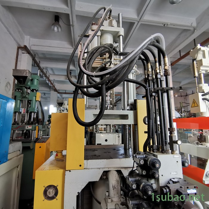 低价出售大禹九成新二手立式标准注塑机图3