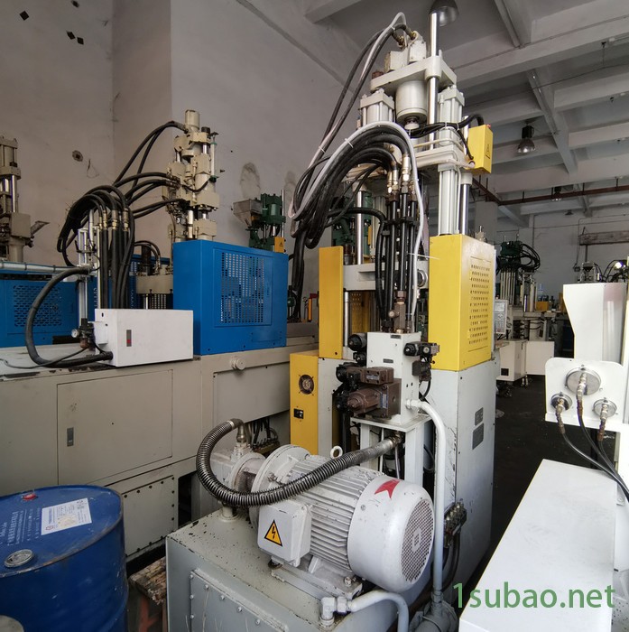 低价出售大禹九成新二手立式标准注塑机图2