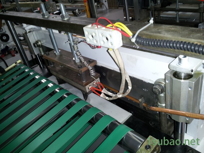 瑞华600 PVC热收膜袋制袋机 弧形袋制袋机 圆弧袋生产设备上面安装指导质保一年图3