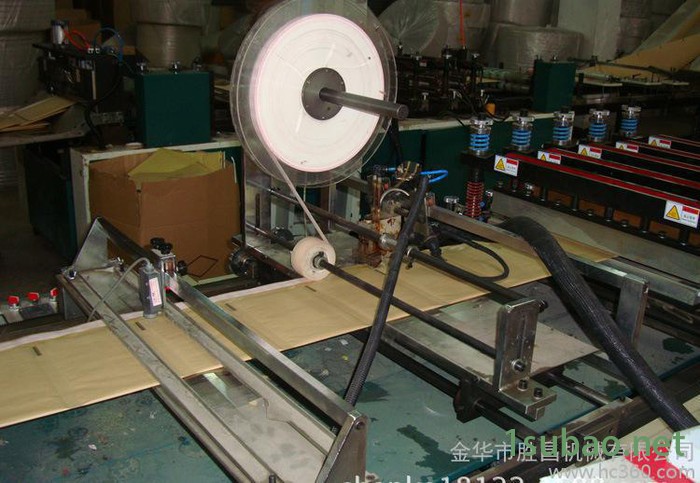 直销新款600型全自动牛皮纸气泡袋制袋机 牛皮纸气泡信封袋图2