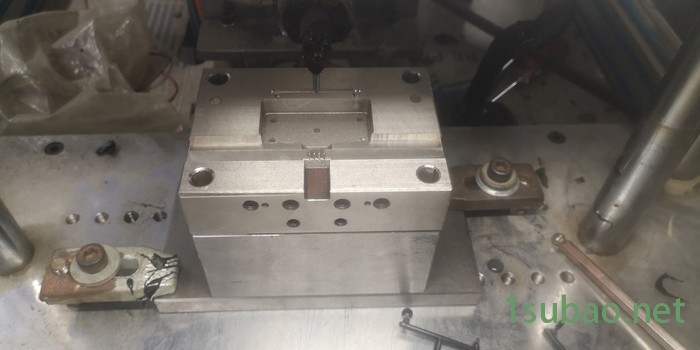 电池低压注塑模具图2