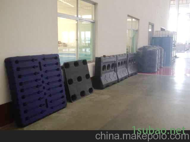 道路防护设施水马防撞桶路锥吹塑机生产设备图3