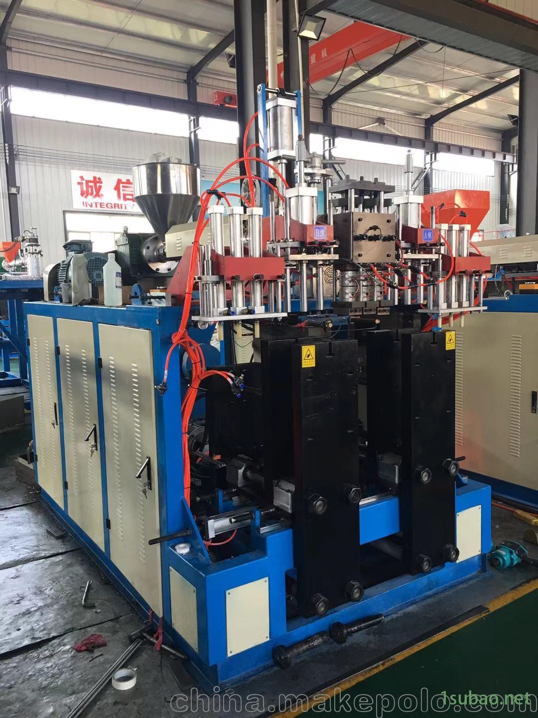 全自动一出三倒流管吹塑机图2