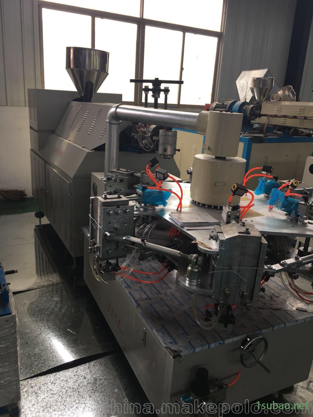 山东枣庄六模转盘吹瓶机全自动塑料吹塑机图3