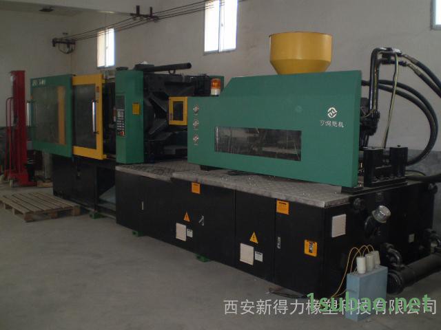 供应新得力注塑机图3