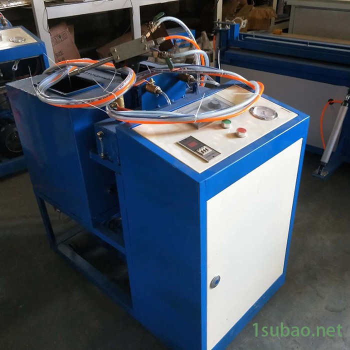 混合料低压注塑机 自带加热发泡机 管道接口发泡机设备厂图3