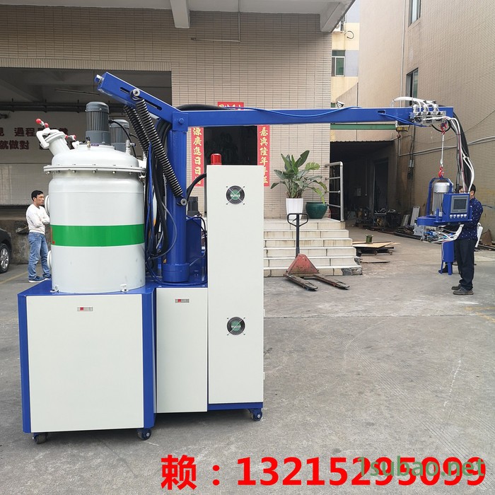 东莞发泡机厂家，聚氨酯鞋垫发泡机，实诚机械自成皮发泡机图3