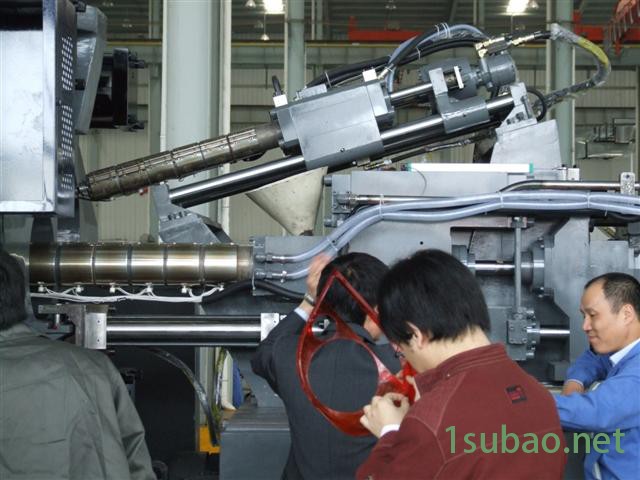 供应联塑DC-130T双色注塑机图3