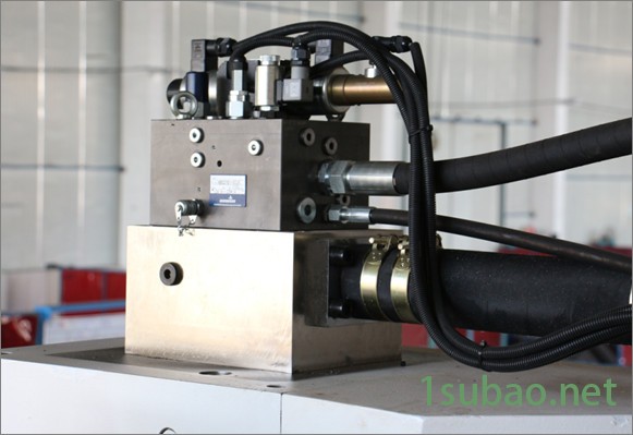 DERATEDHUAM-100/3200数控折弯机图2