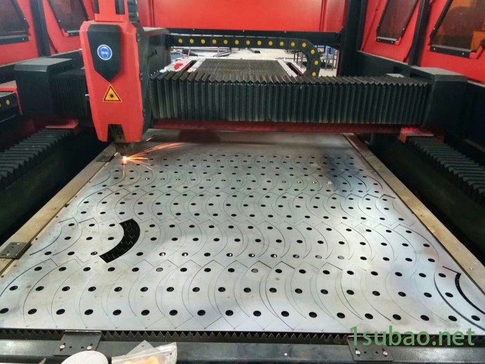 百盛激光3015-2000Ｗ激光切割机，主切薄板，速度快　配上数控折弯机，图4