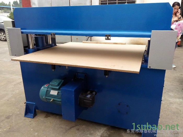 精密四柱油压裁断机、啤机、冲床、立切机、下料机、摇臂裁断机、平面机、四柱裁断机、自动送料裁断机、制鞋机械、皮革机械、珍珠图3