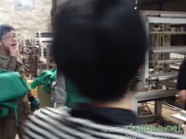 热切无纺布围裙制袋机图3