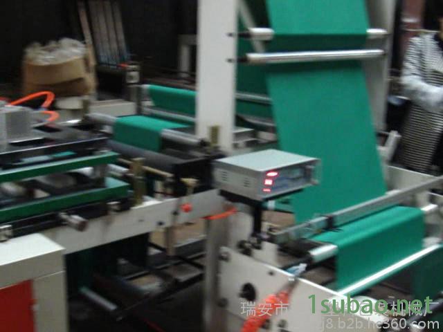 电脑无纺布围裙制袋机图2