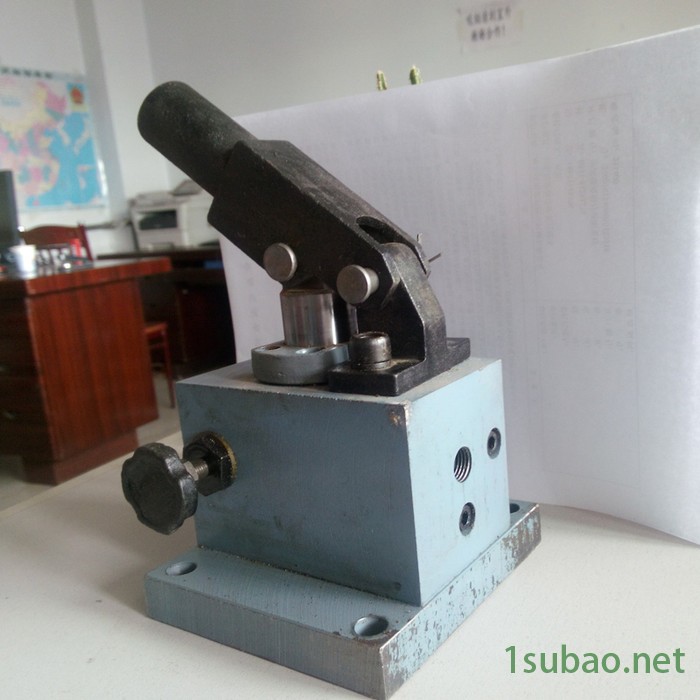 济宁手压泵厂家供应移动登车桥液压配件 剪叉式升降机液压配件 手压泵图2