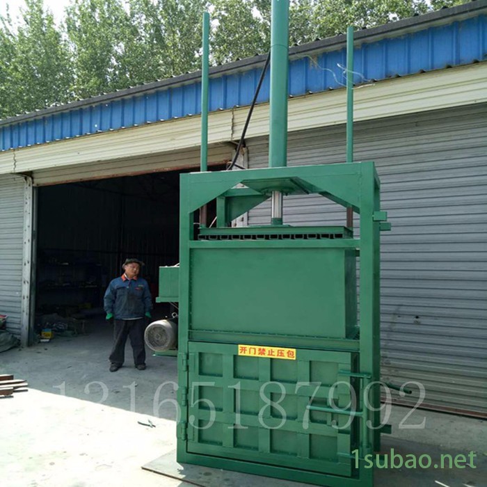 奶盒专用打捆机 红牛六个核桃压块机厂家 立式无纺布液压打包机图3