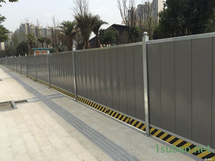 建筑施工pvc围挡 加胶工程塑粉 拓轩组装式冲孔防风围蔽 公路围挡 组装式冲孔防风围蔽供应商图2