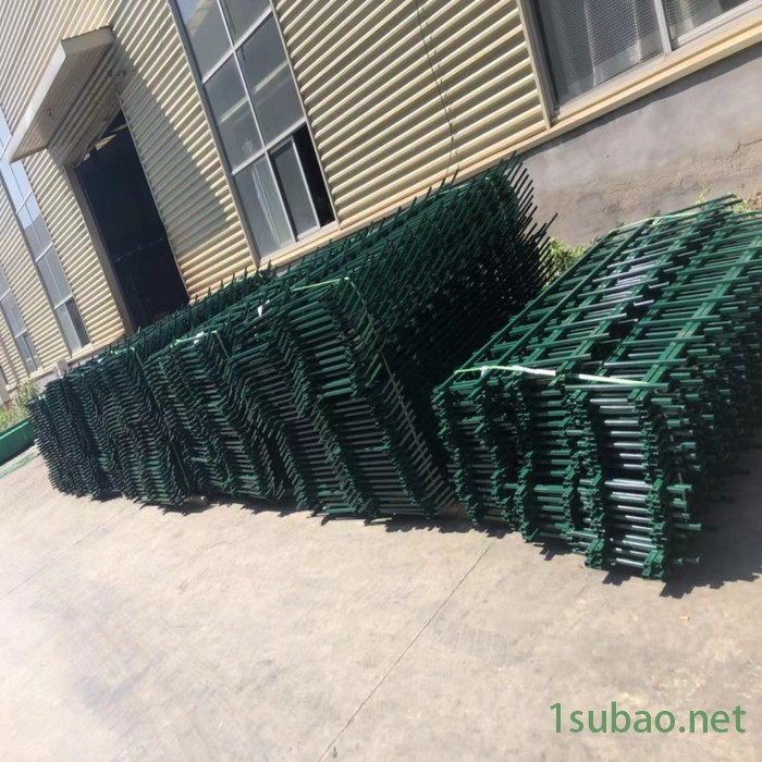 小区PVC花坛草坪防护栏 好塑粉不开裂恺嵘别墅花园草坪护栏 方城 简易彩钢铁皮金属围挡 批发图5