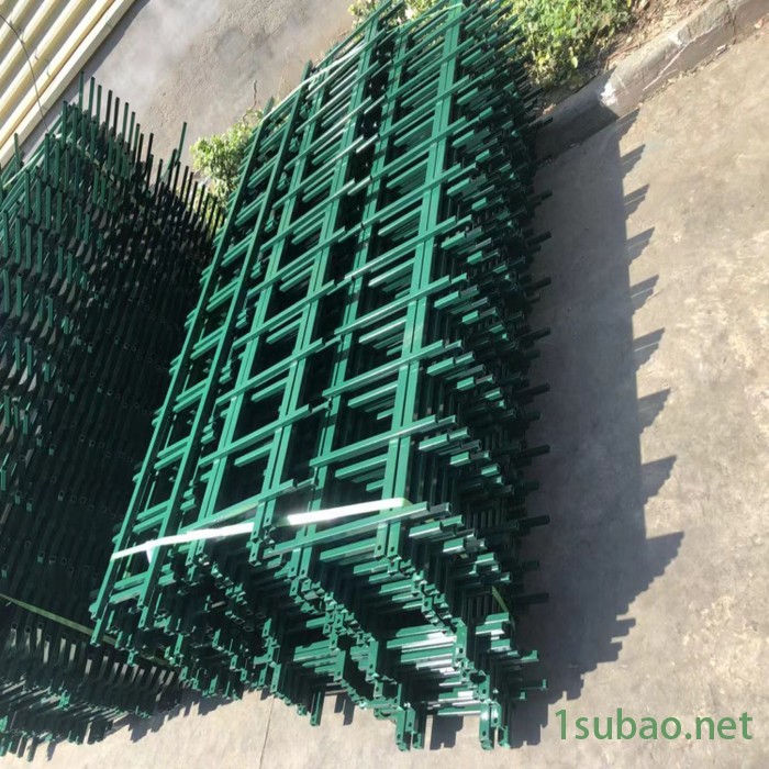 小区PVC花坛草坪防护栏 好塑粉不开裂恺嵘别墅花园草坪护栏 方城 简易彩钢铁皮金属围挡 批发图6