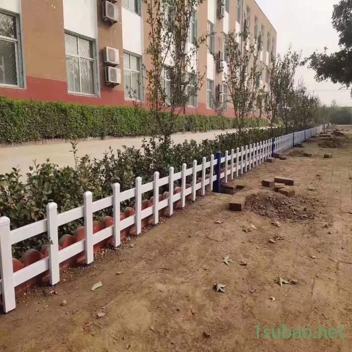 恺嵘塑料栅栏围栏 加胶工程塑粉 PVC社区围栏 镇海区 果园种植双圈铁丝护栏网 批发图5