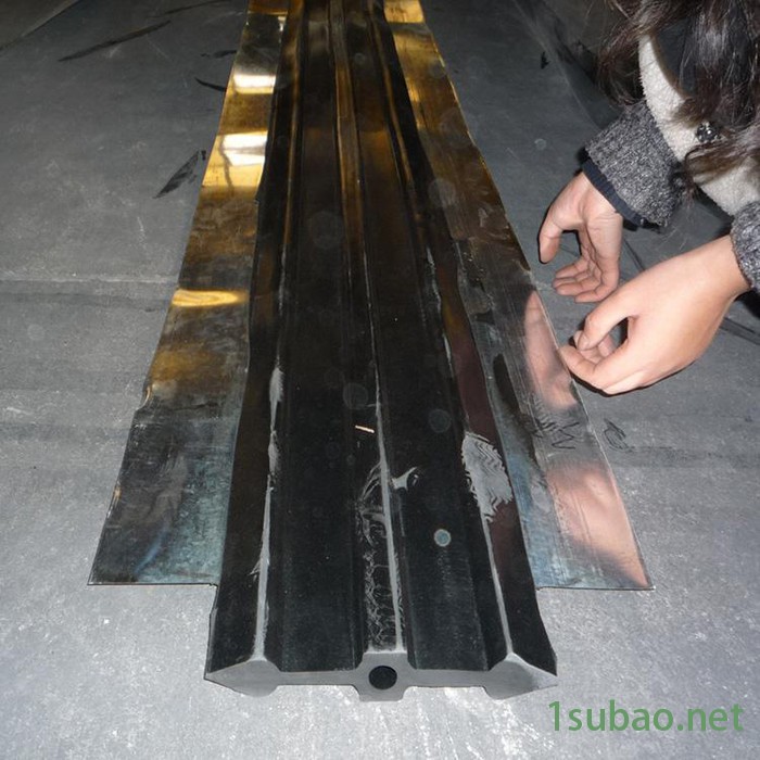 汕头隧道顶部橡胶止水带中埋式钢板式钢边式热熔机止水带CB300*6图5
