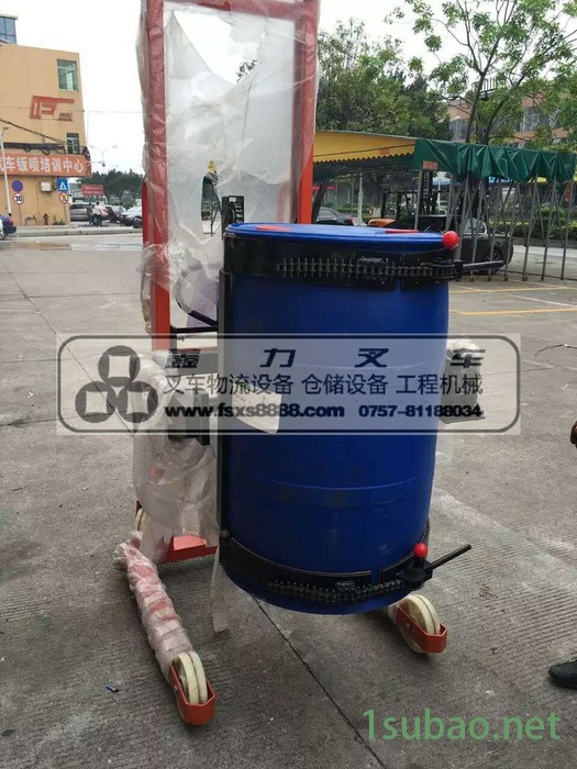 佛山油桶翻转倒料车 油桶升高车 广东卡抱式油桶搬运车价格图8