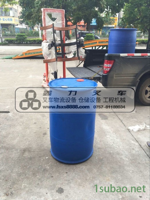 佛山油桶翻转倒料车 油桶升高车 广东卡抱式油桶搬运车价格图5
