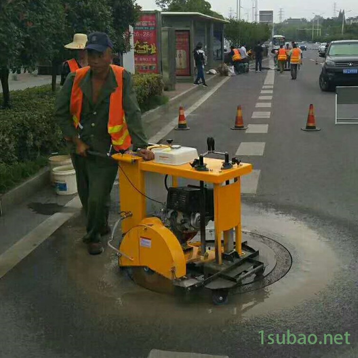 山东济宁井盖切割机 内燃手推式井盖切割机 窨井盖割缝机工厂直接发货快图5