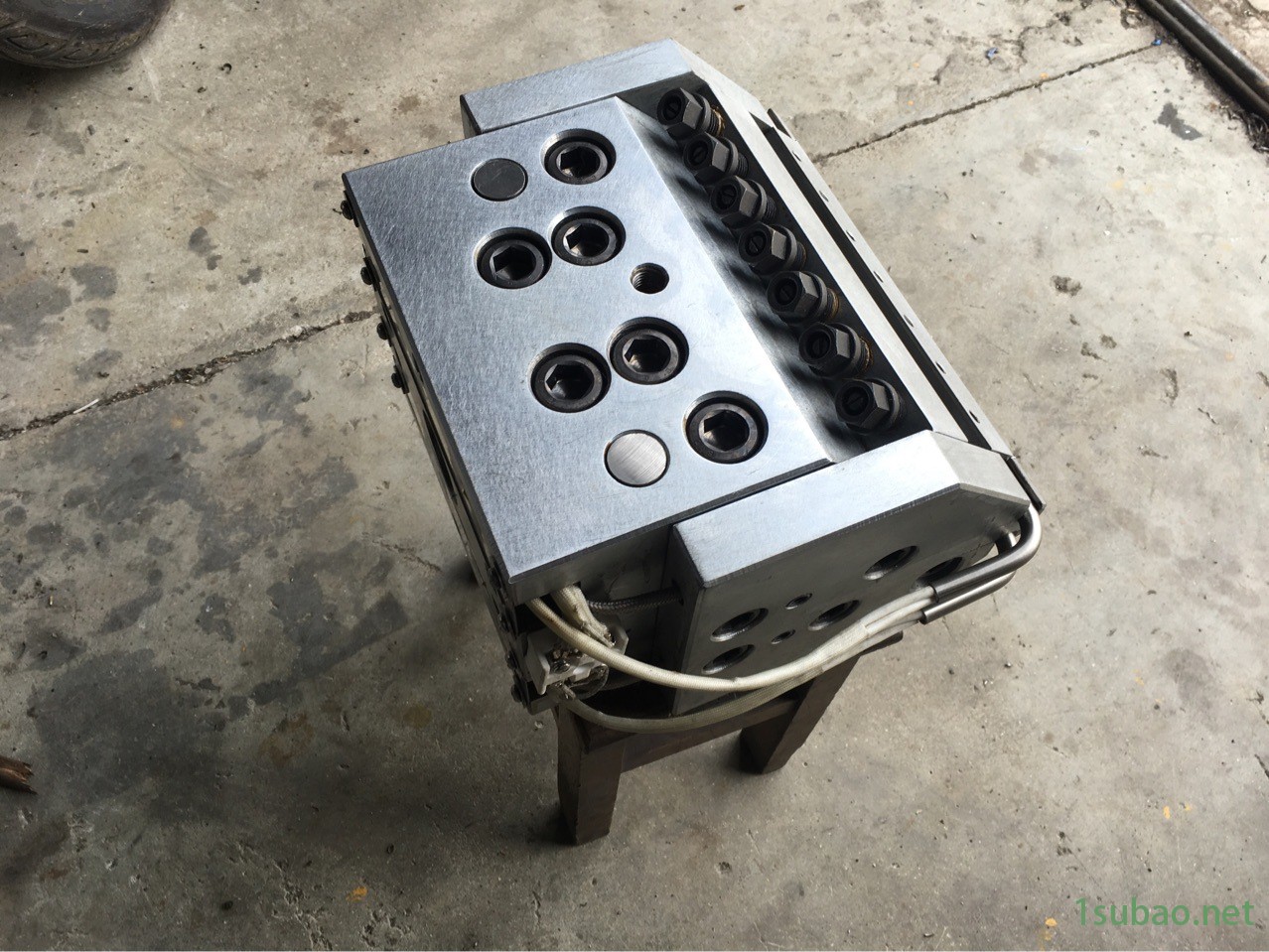 TPE TPU拉力片挤出模具 模头图3