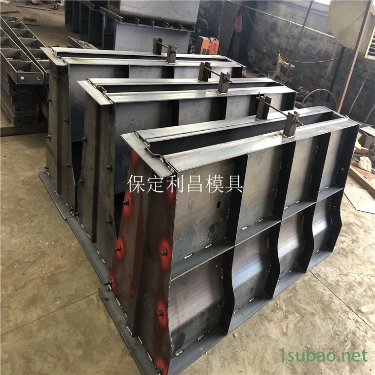 防撞栏模具 中间防撞栏模具 混凝土防撞栏模具 保定华旭模具图2