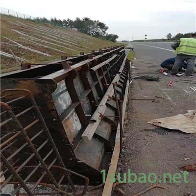 防撞护栏模具 防撞墙钢模具 现浇防撞墙模具厂家定制 中央防撞墙模具图2