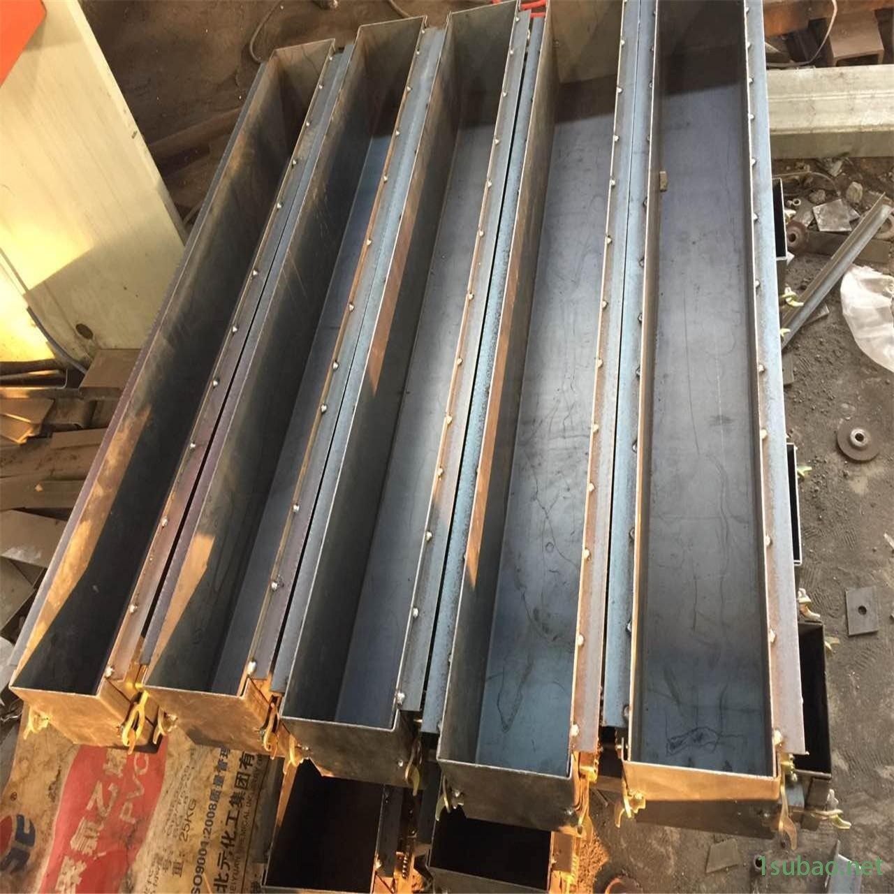 警示桩模具 公路界模具 定制百米桩模具  立柱模具 宝塑图4