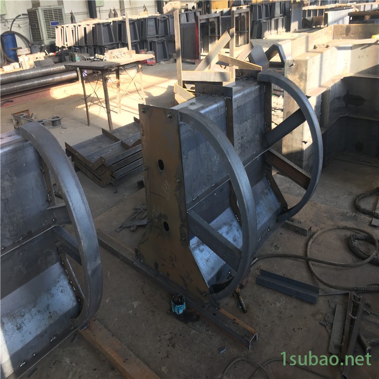华旭钢模_隔离墩钢模具_预制隔离墩模具生产厂家图2