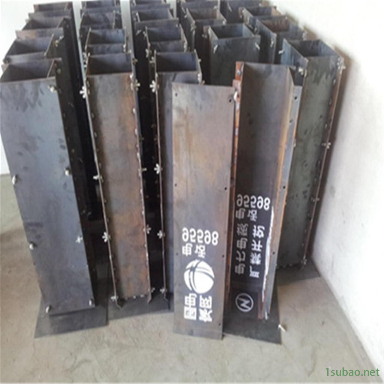 警示桩模具 公路界模具 百米桩模具定制  立柱模具定制 宝塑图2