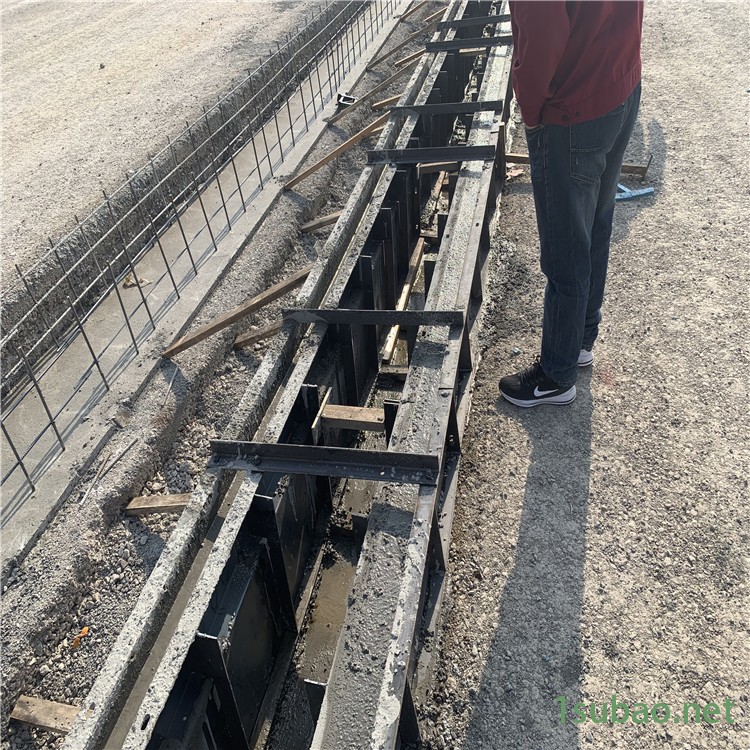 现浇水渠模具,高速公路现浇水渠模具图2