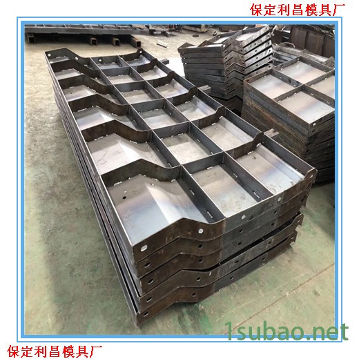 贵州防撞墙模具 防撞墙钢模板 公路防撞墙模板生产厂家 华旭模具图2