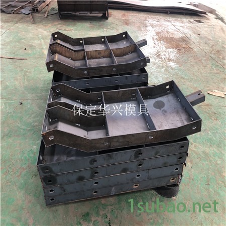 中央分隔带护栏模具 水泥护栏模具 公路护栏钢模具 卓亿模具图2