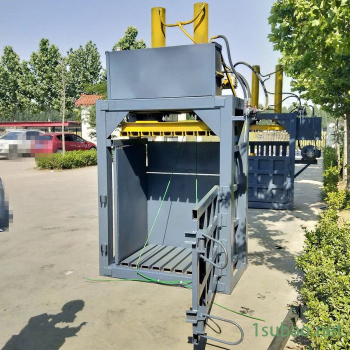 废油桶油漆桶挤扁机 宇晨塑料瓶易拉罐压缩成型机 羊毛压缩打包机价格图2