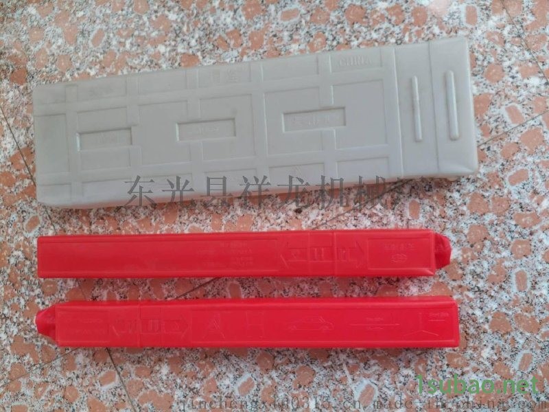 一出二塑料吹塑机 汽车三脚架盒成产机械图4