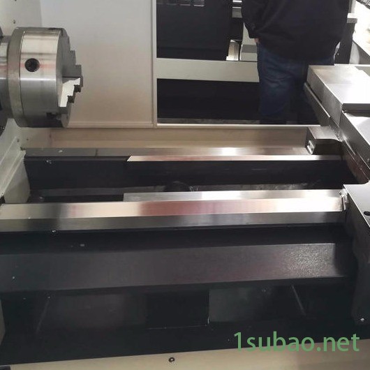 ck6150数控车床大孔径Ф130，可选配双卡盘主轴无级变速高精度卧式数控车床重切削。图5
