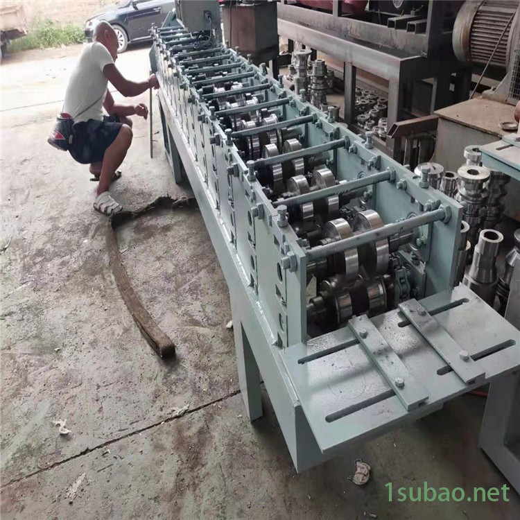 厂家直销宏霖机械 货架C型材设备 C型槽设备 液压数控定尺切断图9